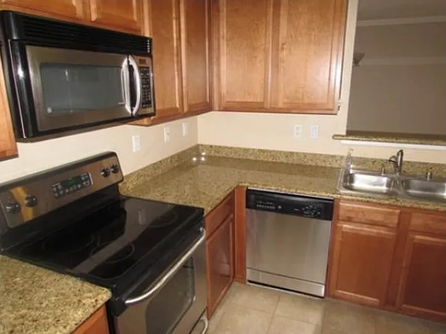 2 bed, 953 sqft, $3,050 — Photo 4