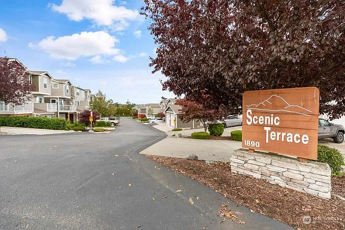 2 bed, 2.5 bath, 1350 sqft, $2,450 — Photo 2