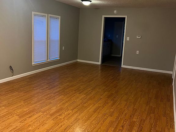3rd image of 818 N Detroit Ave