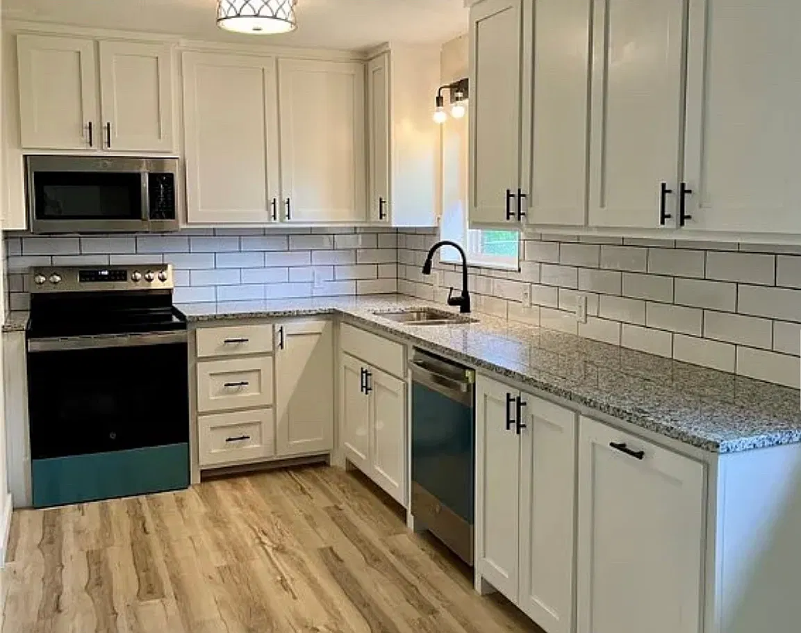 3 bed, 1325 sqft, $1,100 — Photo 3