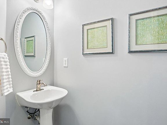 4th image of 12029 Edgemere Cir