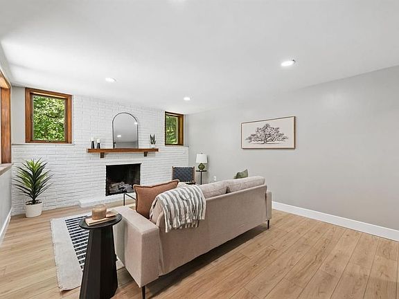 5th image of 383 Lakeview Dr