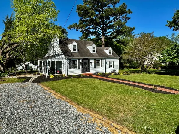 312 4th St, Clarksville, VA 23927