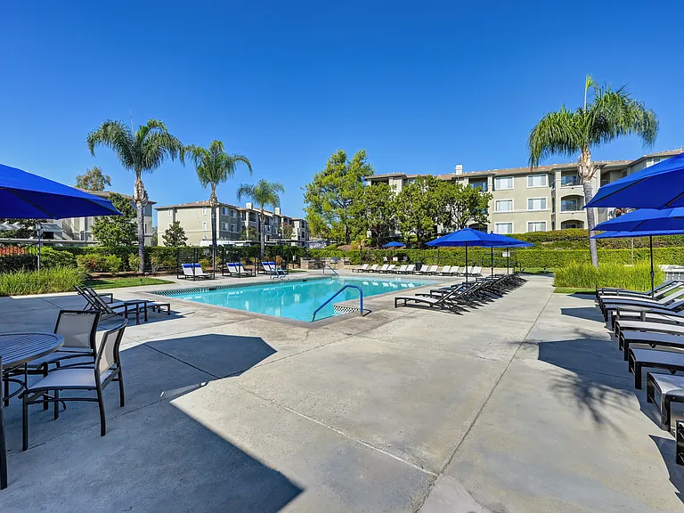 Eagle Glen Apartments — Photo 15
