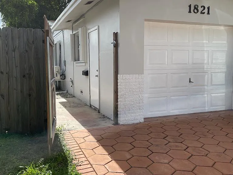 1821 NW 90th Ave — Photo 2