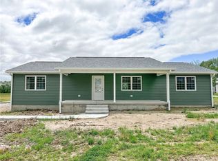 12 Stephen St, Marshall, IL 62441