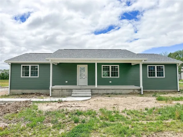 12 Stephen St, Marshall, IL 62441