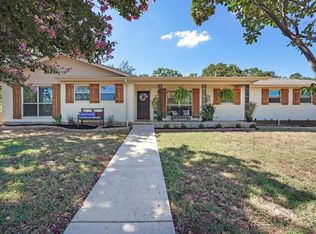 812 N Stewart St, Azle, TX 76020