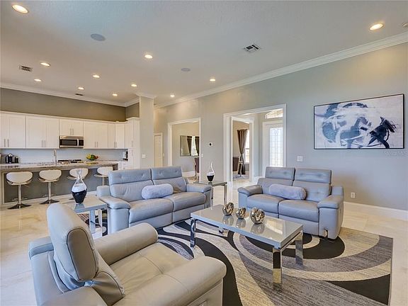 5th image of 2952 Majestic Isle Dr