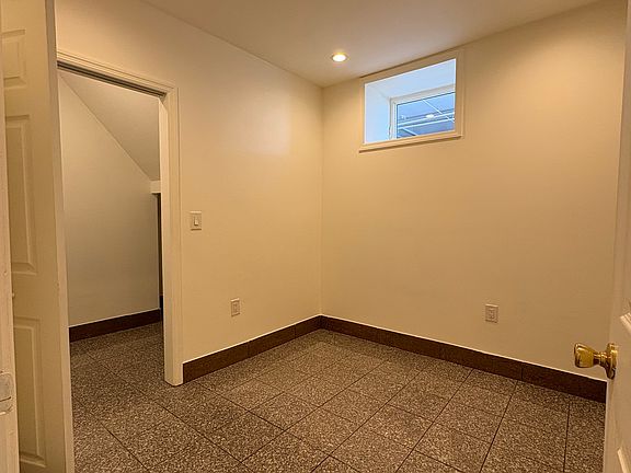 5th image of 377 Danforth Ave #2