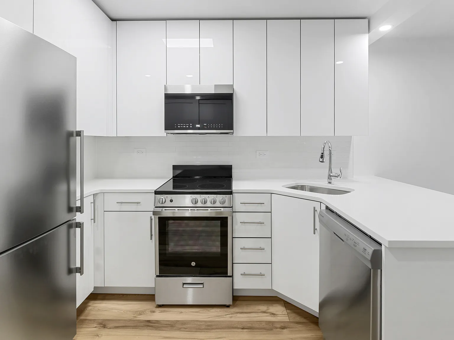 315 West 57th Street — Photo 2