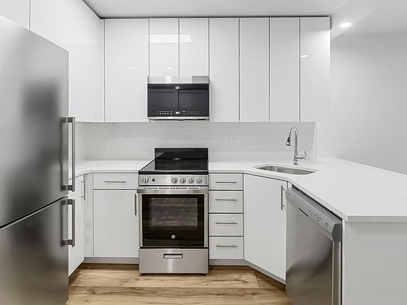 4th image of 315 W 57th St APT 16E
