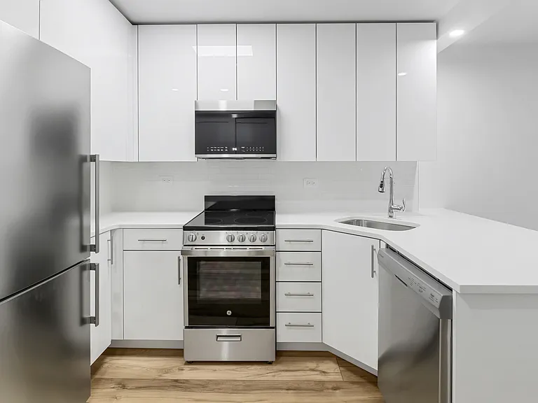 315 W 57th St #16E — Photo 4