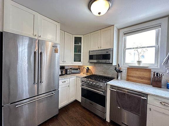 3rd image of 643 W Belmont Ave #5