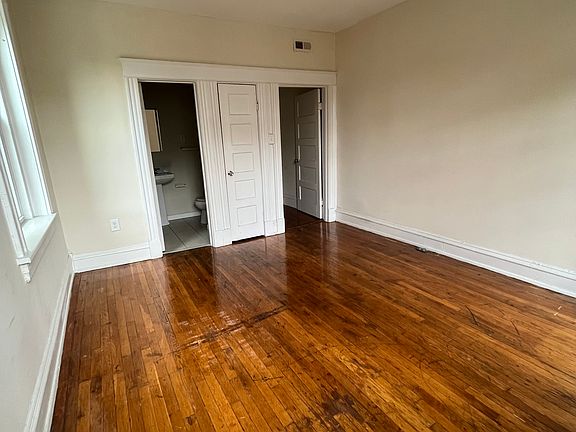 5th image of 1108 W Grace St #6