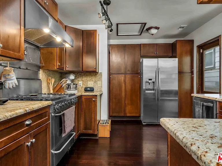 9859 Easton Dr — Photo 15