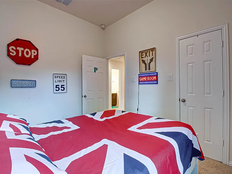 8219 Peppervine Ct — Photo 36