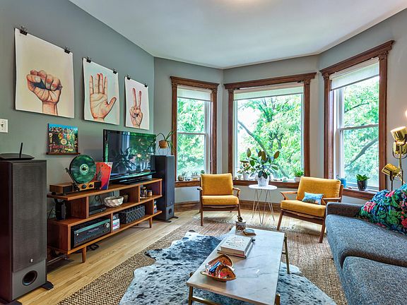 2nd image of 1449 W Foster Ave #2