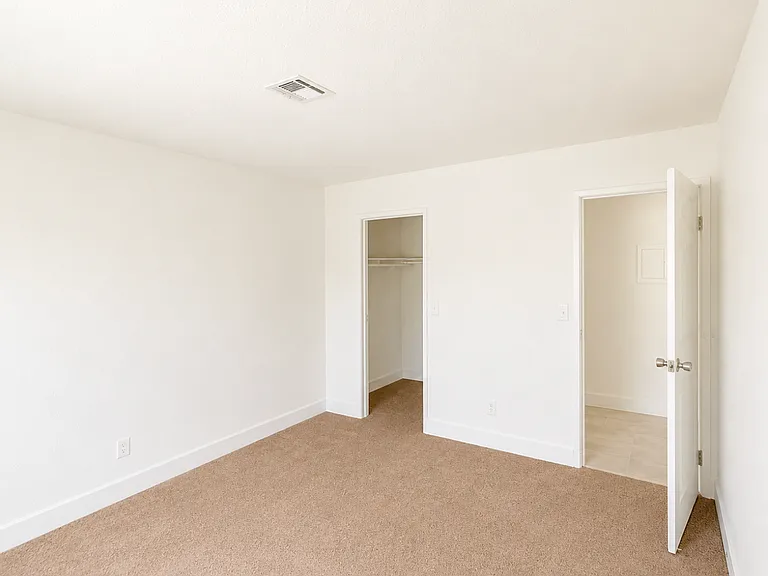 2159 Belmont St — Photo 4