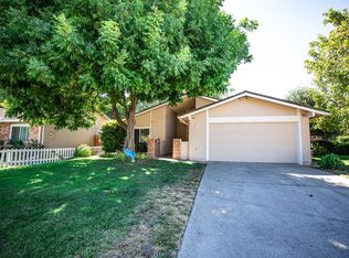 9360 Linda Rio Dr, Sacramento, CA 95827