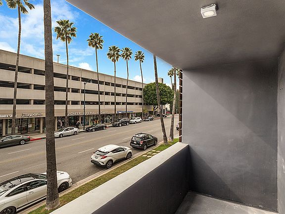 4th image of 310 N Crescent Dr APT 202