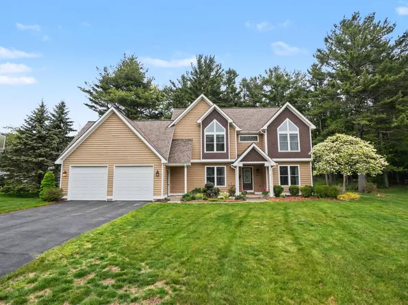 205 Woodlark Ct, Holland, MI 49424