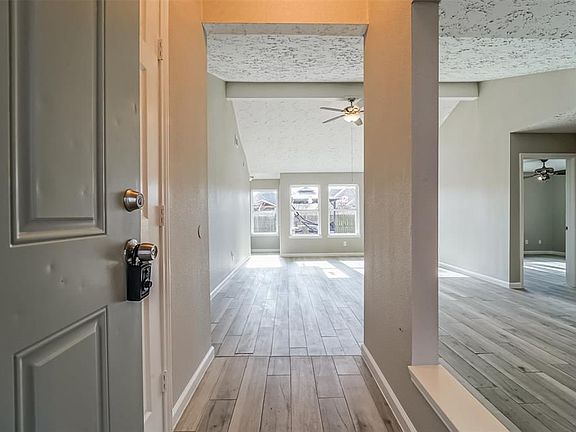 4th image of 2921 Ocean Way