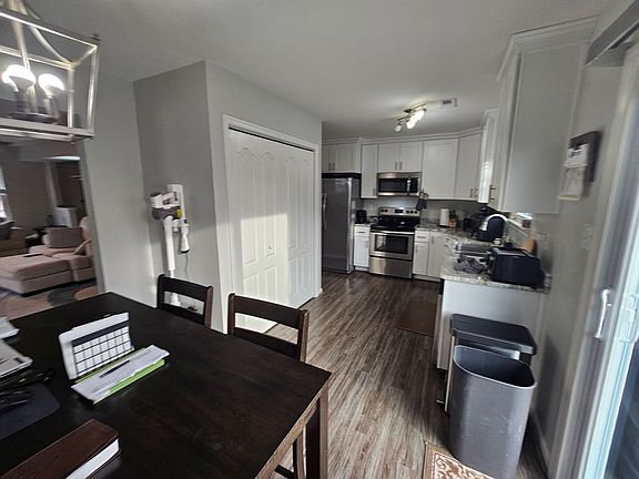 4th image of 1017 Blairmore Dr