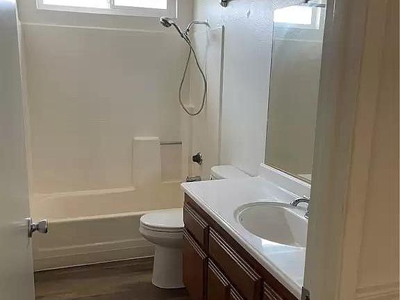 2nd image of 1739 W Park Ln