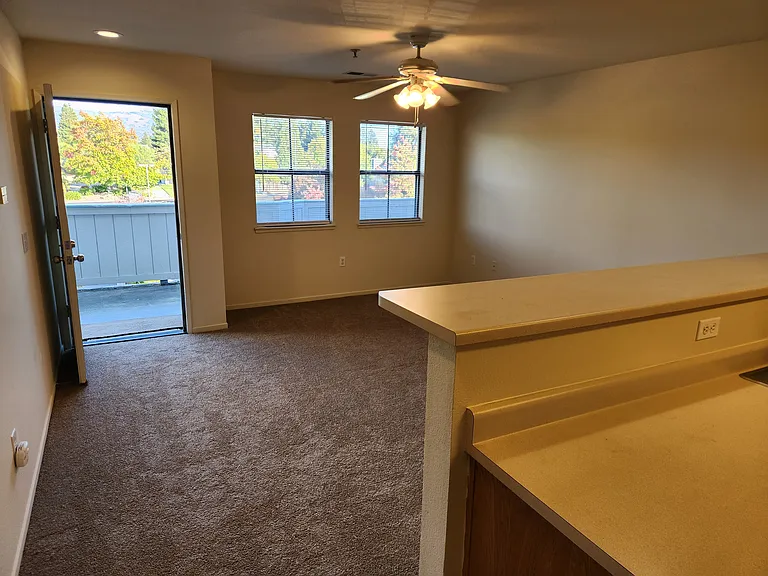 1315 Maurice Ave — Photo 4