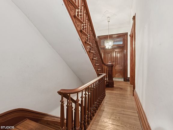 4th image of 612 E Oakwood Blvd