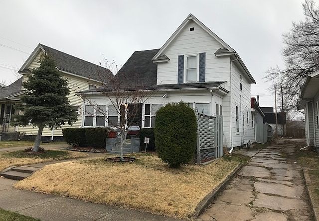 1st image of 830 E Bowman St