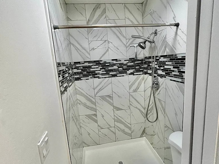 70 Lodato Ave — Photo 13