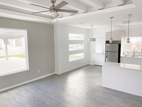 4th image of 907 W Carmel Ave APT 1