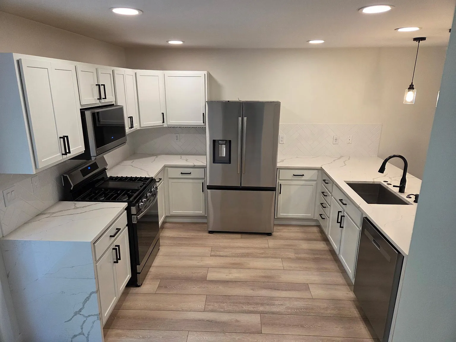 3 bed, 1560 sqft, $2,950 — Photo 4