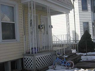 2nd image of 902 Lincoln Ave
