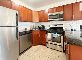 142 Frost St APT 3R, Brooklyn, NY 11211