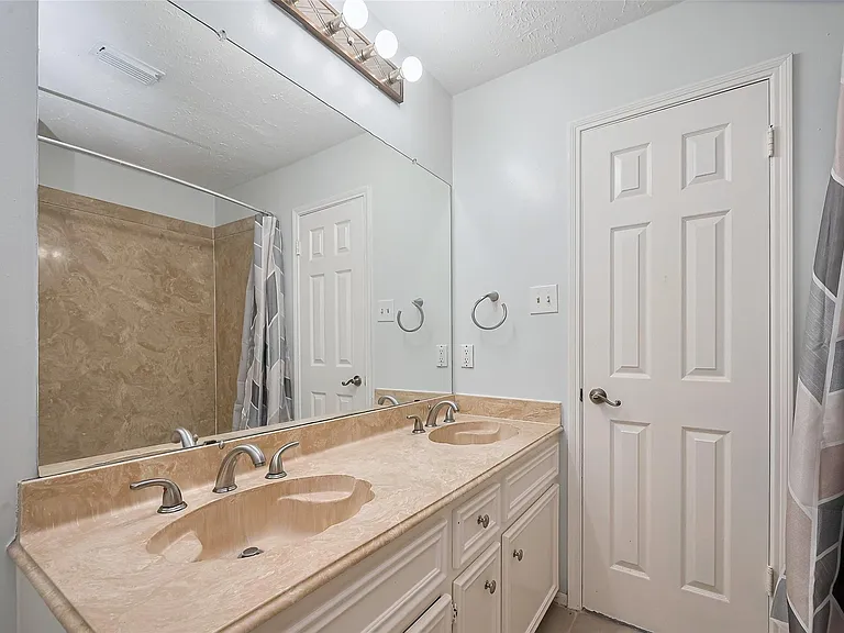 1103 Cheyenne Meadows Dr — Photo 37