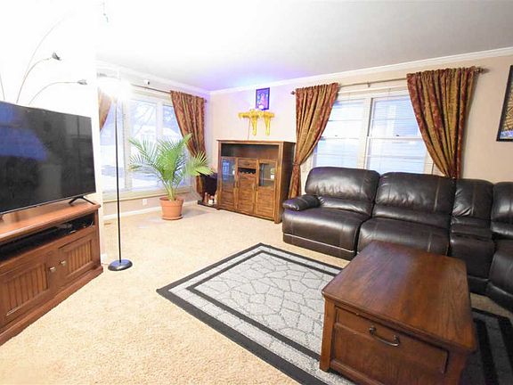 4th image of 3443 Virginia St