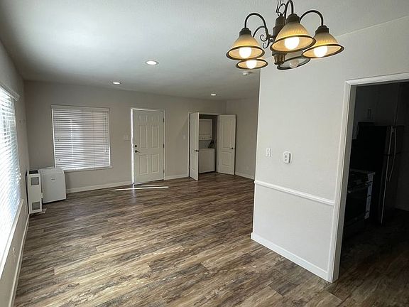 3rd image of 2592 Armacost Ave #643