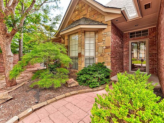 3rd image of 90 Olde Village Way