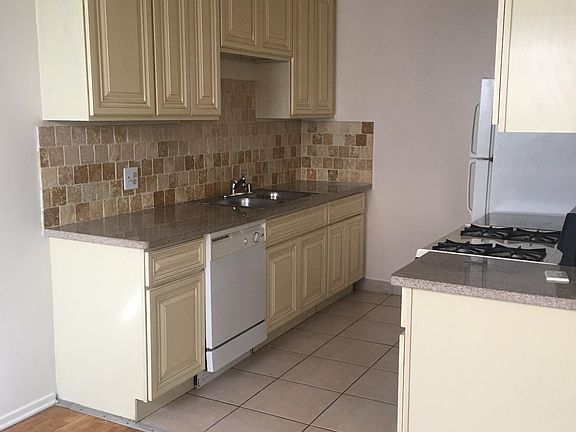 5th image of 3426 Mentone Ave
