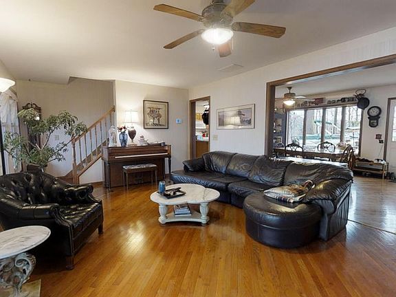 3rd image of 58330 Smith Lake Dr