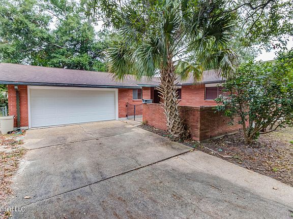 4th image of 2413 Palmer Dr