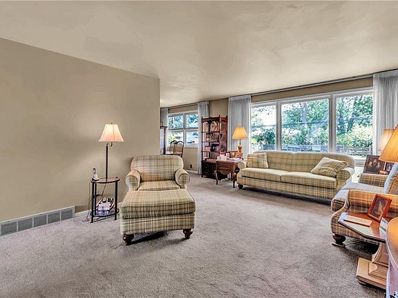 2nd image of 2445 Parker Blvd