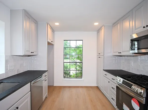 15411 Robin Grove Ct, Cypress, TX 77433