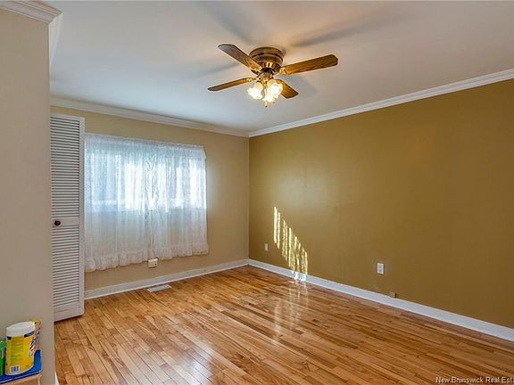 4th image of 19 Brandy Cres