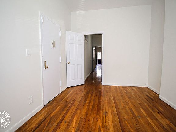 4th image of 15 Wilson Ave APT 1R