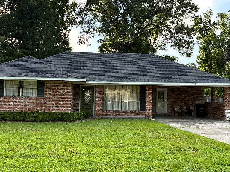 695 Maxine Dr — Photo 1