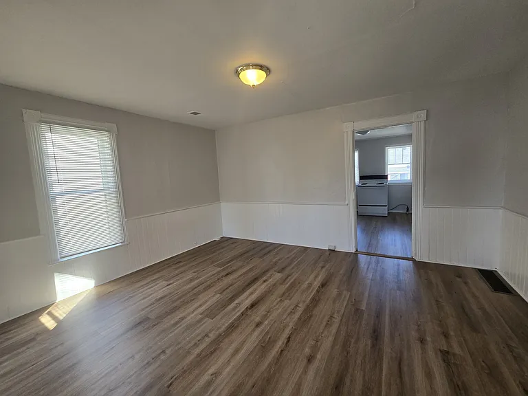 217 Crippen St #1 — Photo 2